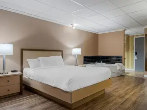 Econo Lodge Inn & Suites