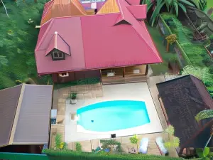 Chalet Ohana, Airport Family House