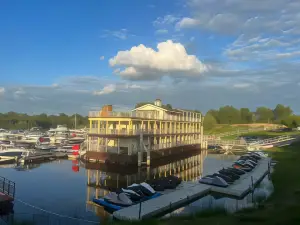 Yacht Club Fregat Hotel