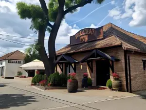 Bacchus Pub es Panzio