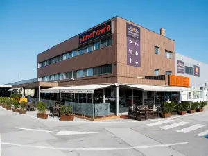 Hotel Pomaranča