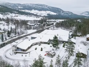 Vesterland Feriepark Hytter, Hotell og Leikeland