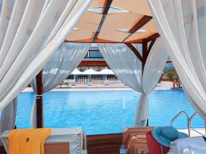 Sey Beach Hotel & Spa