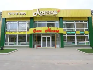 Aprel Hotel