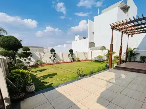 Villa In Ujjain