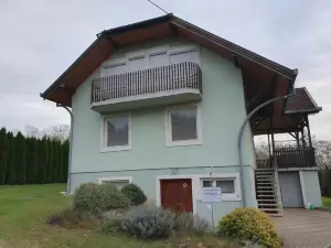 Egervári Béres Vendégház-Tetőtéri Apartman