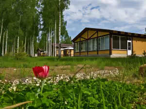 Semejnyij Hotel Lesnoj Bereg