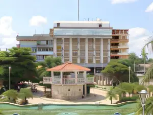 May Palace Hotel