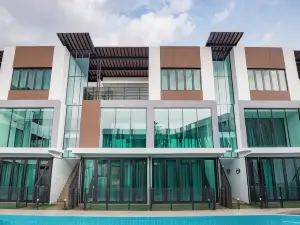 Hermitage Boutique House