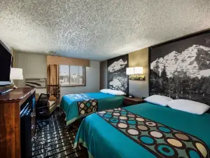 Super 8 by Wyndham Pueblo