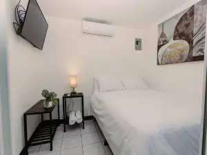 Mangoya Lounge