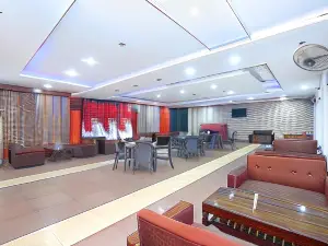 OYO 23276 Hotel Blu Hill