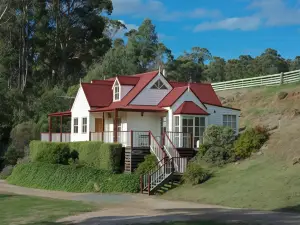 Crabtree Riverfront Cottages Beautiful Peaceful Location Relax & Enjoy