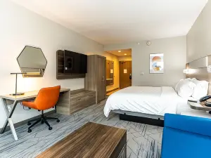 Holiday Inn Express & Suites Charlottesville