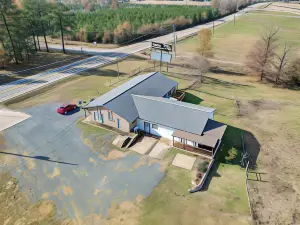 De Queen Apartment w/ Deck: Hunt, Fish & Explore!