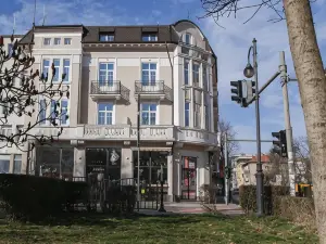 Corner House
