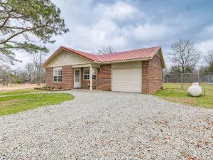 Charming Porum Home Near Lake Eufaula!