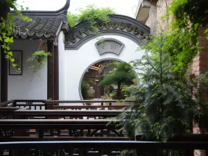 The Fallen Flower Old House - Luxurious Garden Suites in Jiangnan Courtyard Style