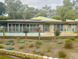 Sanctuary House Resort Motel
