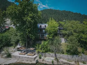 Hotel Tazz - River Front Oasis Collection