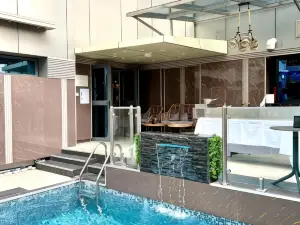 Hotel la Falaise Bonapriso