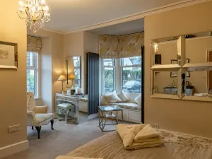 Holly Lodge Guest House with Free Off Site Health Club