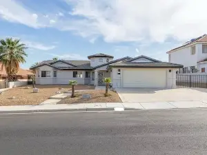 Luxury Laughlin River and Lake Oasis / Beautiful Backyard w/ Pool / 3bed 2bath