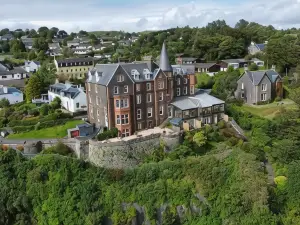 Western Isles Hotel