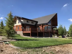 Lake Vista Lodge hot tub, 6,500+ sq ft, sleeps 30+!!