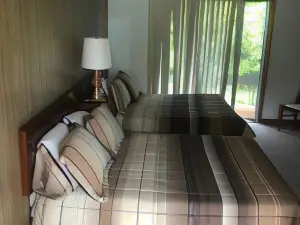 Michael Dee's Motel