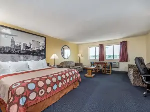 Super 8 by Wyndham Franklin/Middletown Area