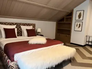 White Peak Hotel