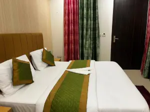 Roomquet Comfort Inn