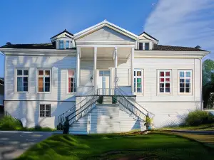 Fjordslottet Hotel
