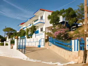 Antoniadi Rooms