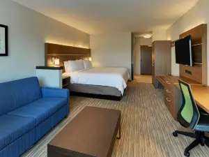 Holiday Inn Express & Suites Roanoke – Civic Center