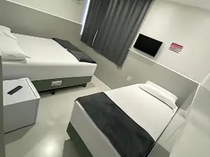 Suíte Com Banheiro Privativo em Pousada recém construída,a 500MTS do pátio do forró