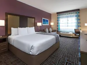 La Quinta Inn & Suites by Wyndham Wichita Airport