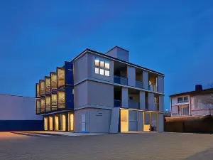 Tin Inn - Erkelenz - Das Hotel Aus Hochwertig Ausgebauten Überseecontainern