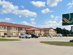 Quality Inn & Suites Grinnell Near University