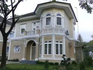 Villa Green Hill Sibolangit OniOmo 4Br