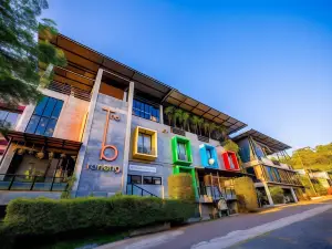 The b Ranong Trend Hotel