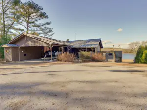 Decatur Oasis - Private Pool, Hot Tub & Deck!