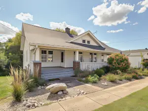 Rural Biggsville Vacation Rental w/ Porch