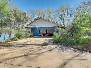 Tranquil Lakefront Greers Ferry Escape with Fire Pit