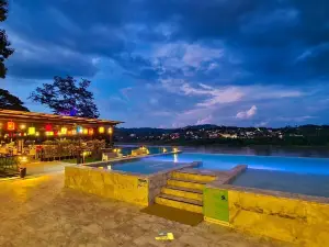 Chiangkhong Teak Garden Riverfront Onsen Hotel