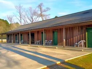 Whispering Creek Lodging & RV Resort