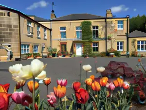 Hedgefield House