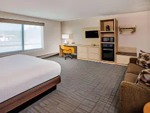 Days Inn & Suites by Wyndham Duluth by the Mall