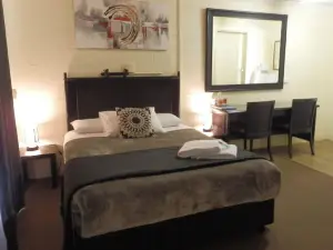 Flying Spur Motel